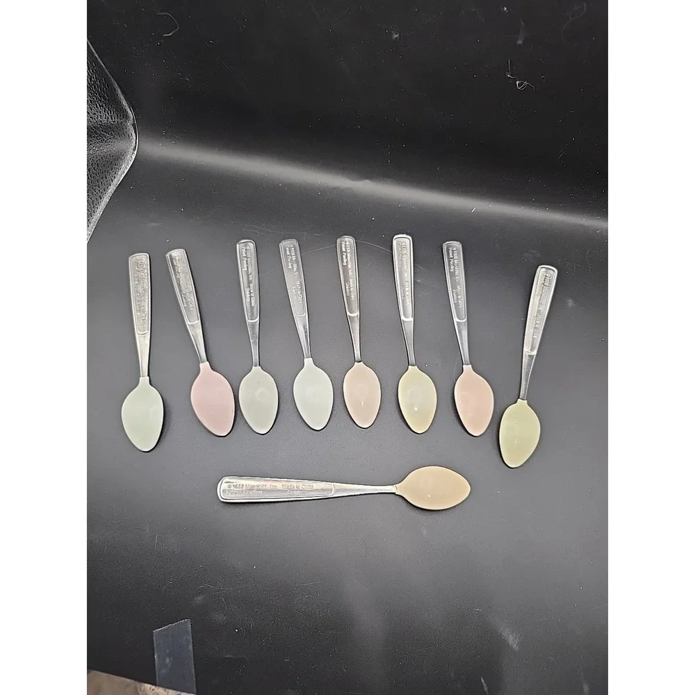 9 Vintage 1996 Baby Spoons With Hearts. Munchkin Inc Stainless‎